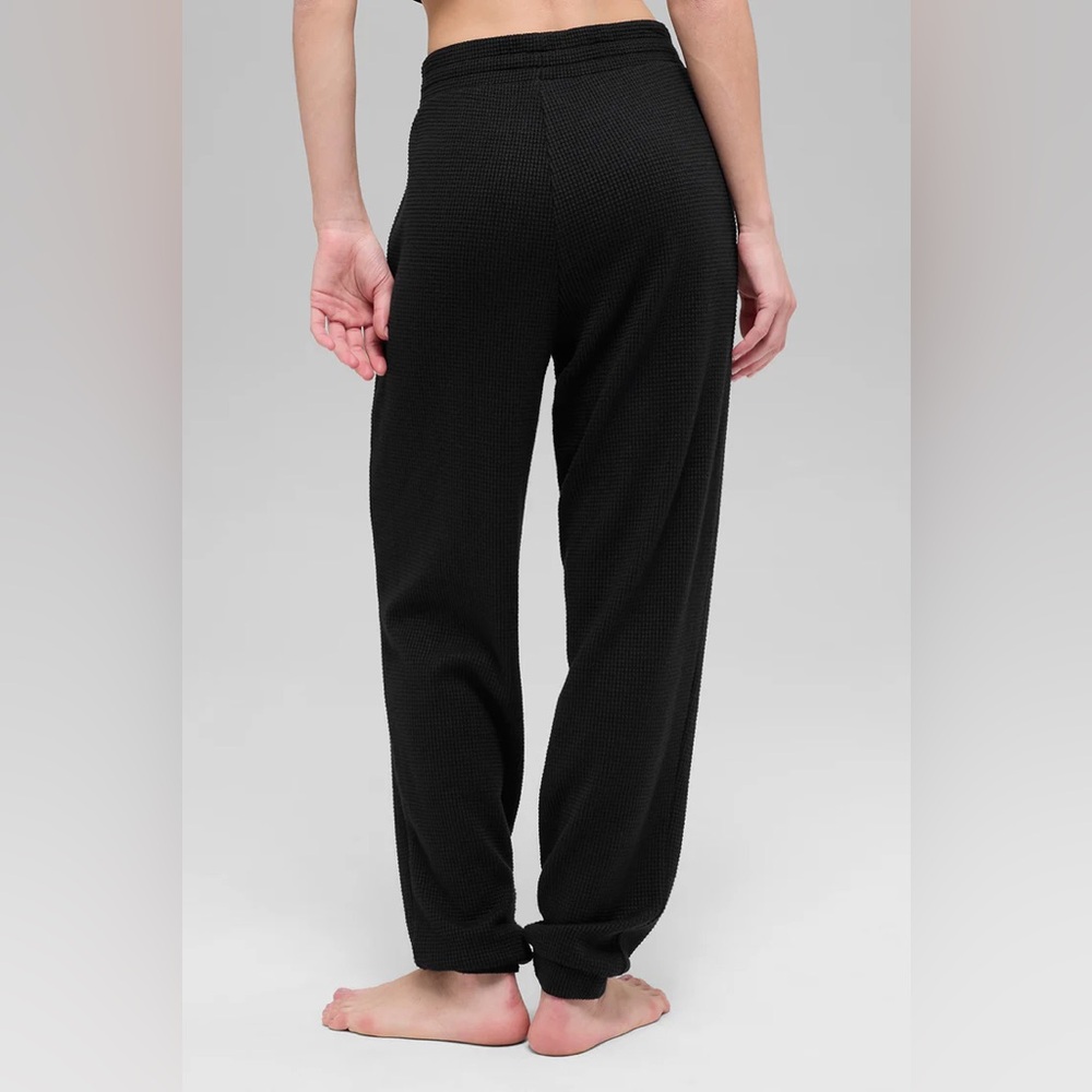 ALO YOGA | ✨NEW✨ Waffle Weekend Escape Jogger in Black - Picture 3 of 6